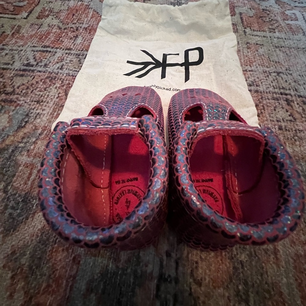 OBO. NEVER WORN. Size 4. StretchySoft sole. Unique pattern. sold out online